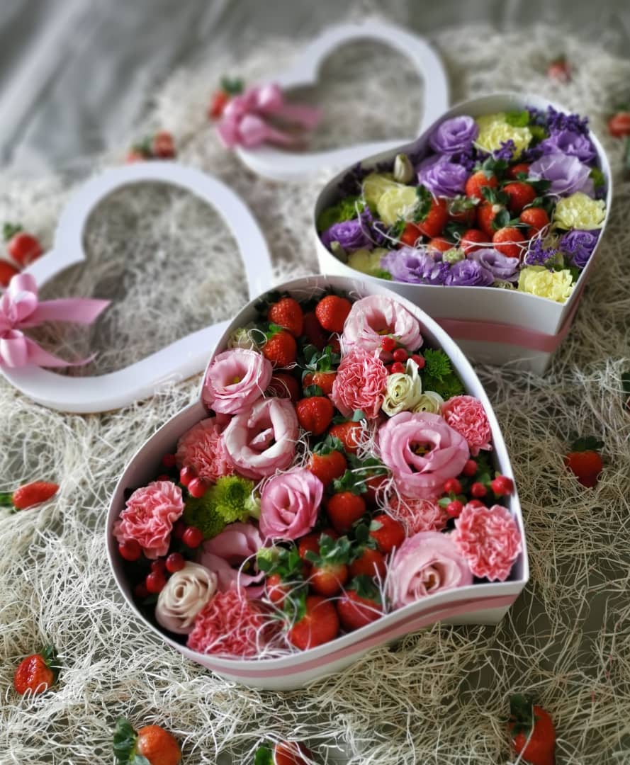 Heartfelt Strawberry Love Box | Flower and Fruit Box