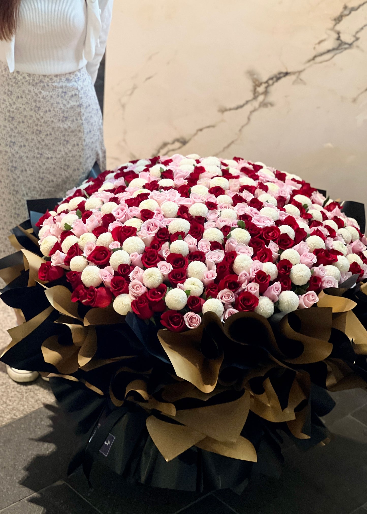 Grandeur 300 | Premium Imported Giant Roses