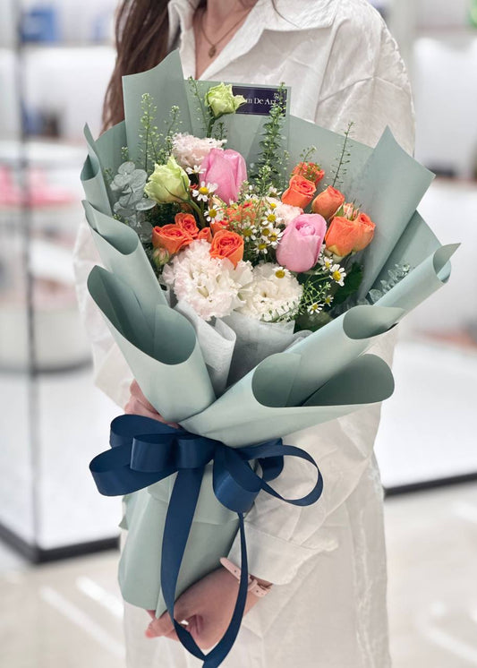 Ari Blooms | Hand Bouquet
