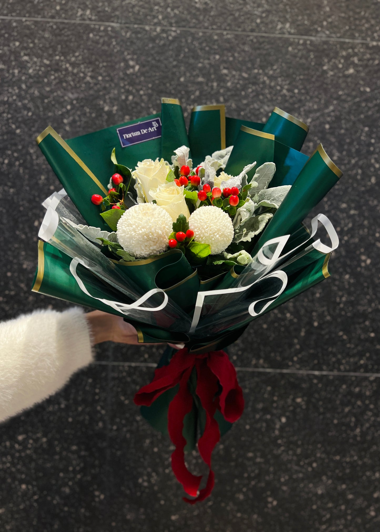 Christmas Pom & Roses | Hand Bouquet