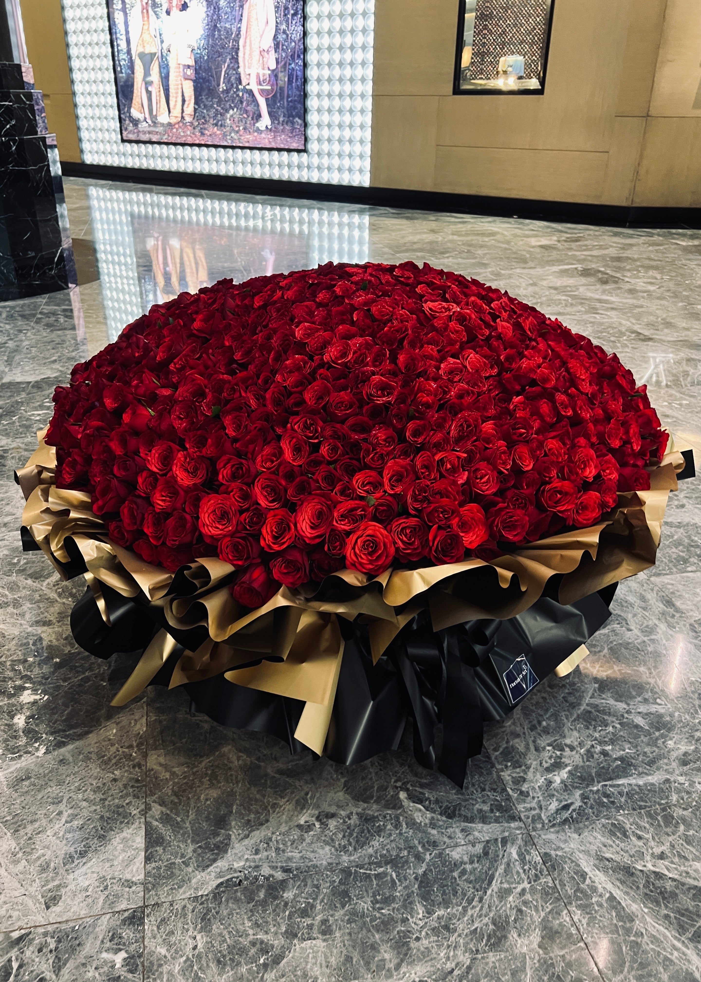 999 Roses | Premium Giant Queen of Flowers – FlorismDeArt | Luxury ...