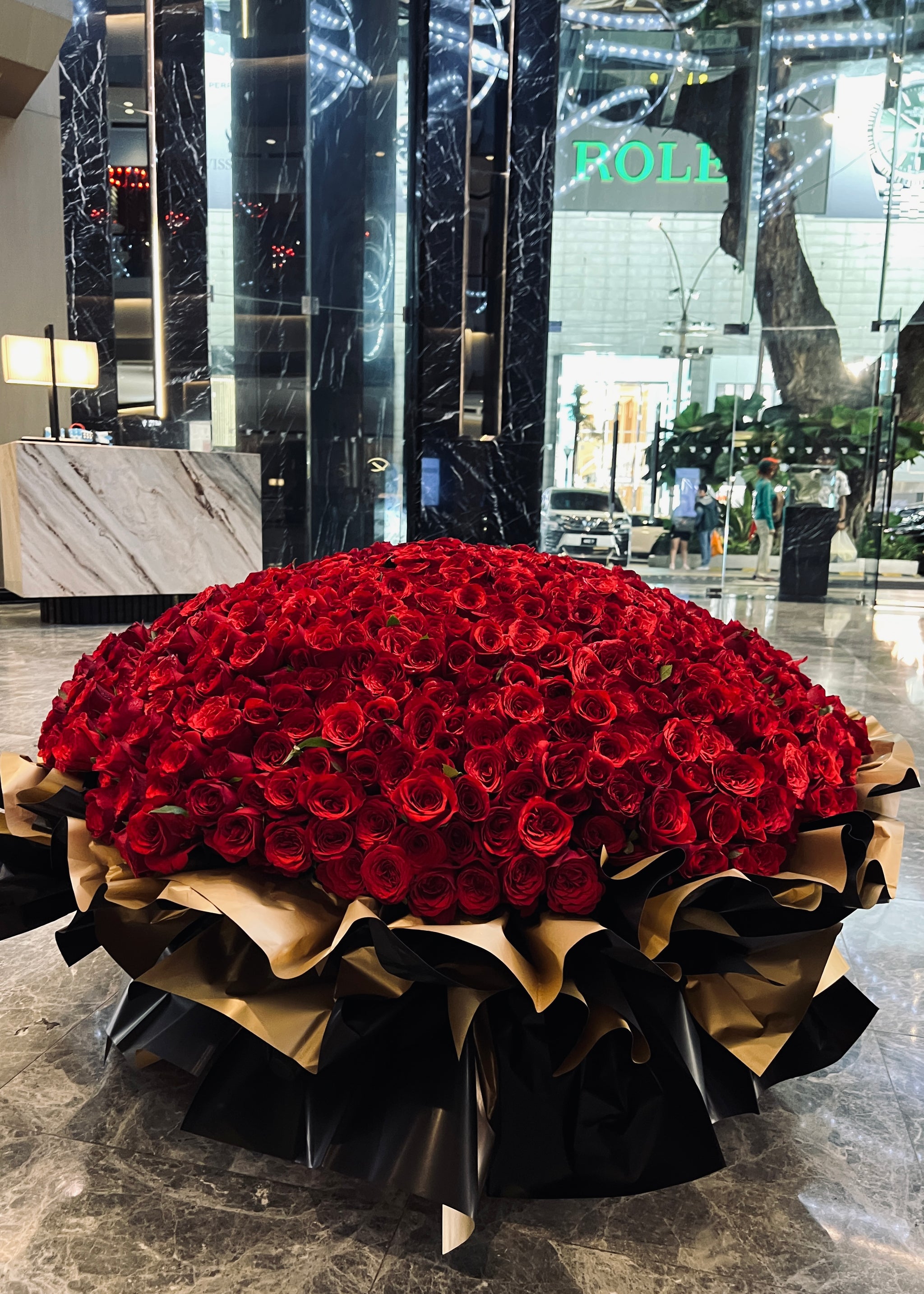 999 Roses | Premium Giant Queen of Flowers – FlorismDeArt | Luxury ...