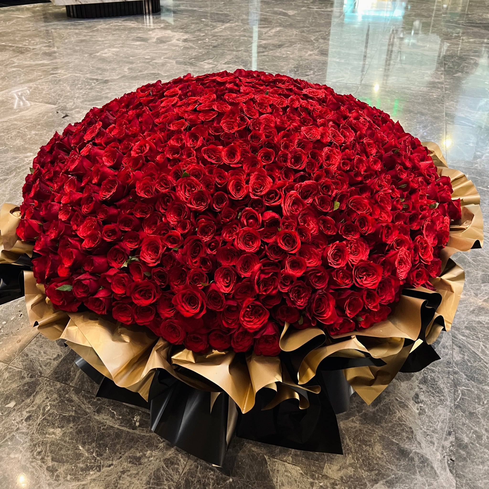 999 Roses | Premium Giant Queen of Flowers – FlorismDeArt | Luxury ...
